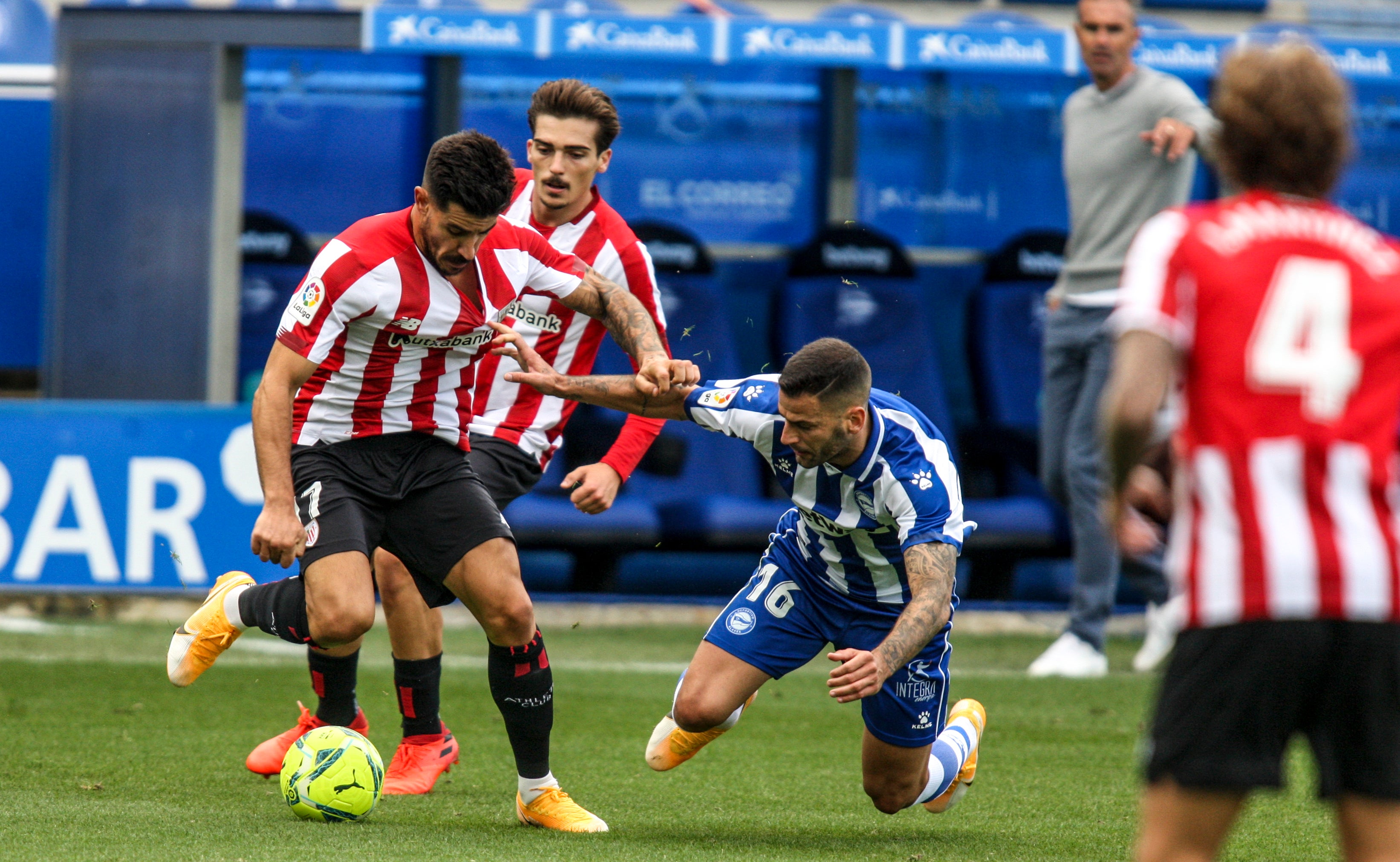 El estadio de Mendizorroza ha albergado el derbi entre albiazules y rojiblancos