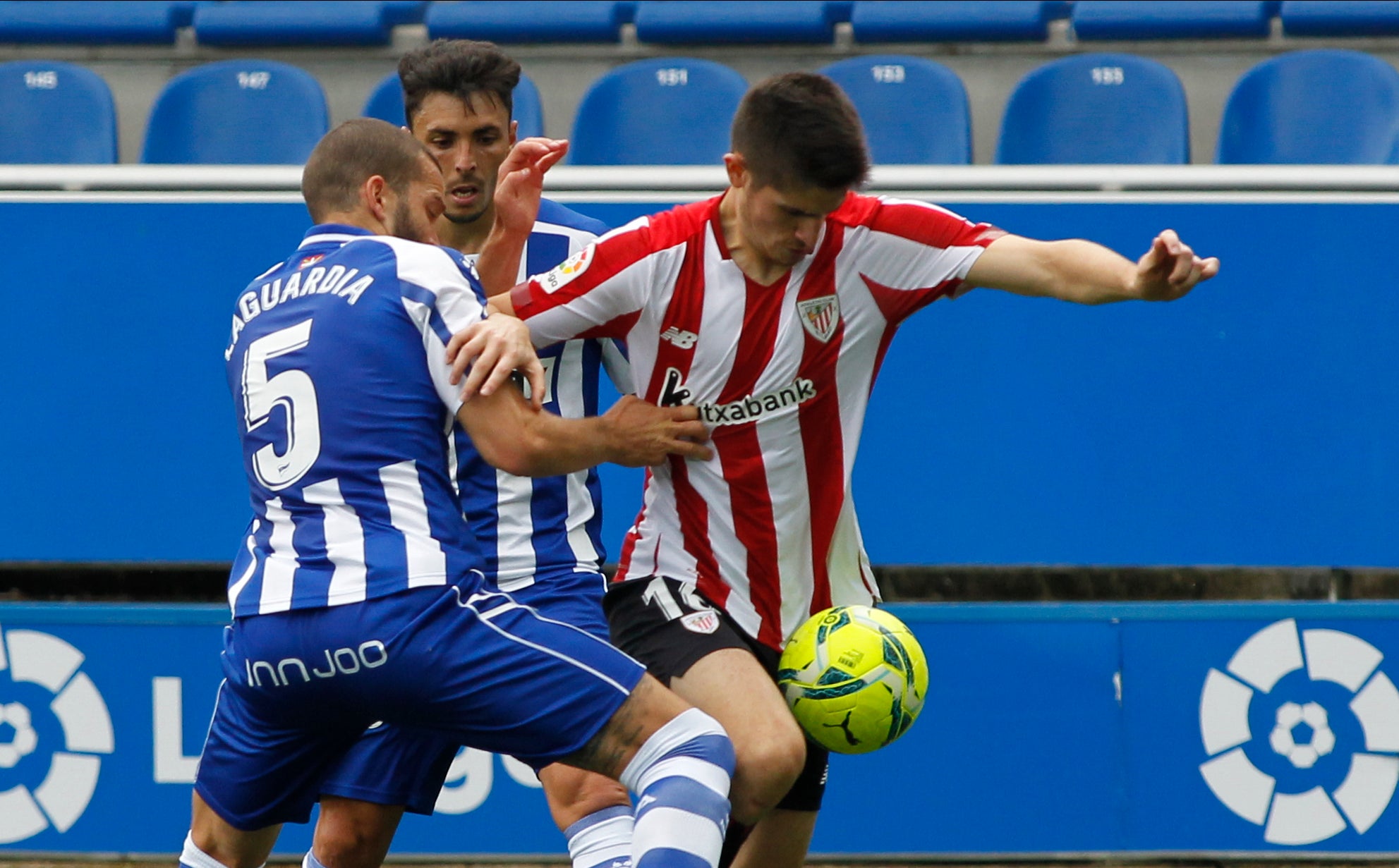 El estadio de Mendizorroza ha albergado el derbi entre albiazules y rojiblancos