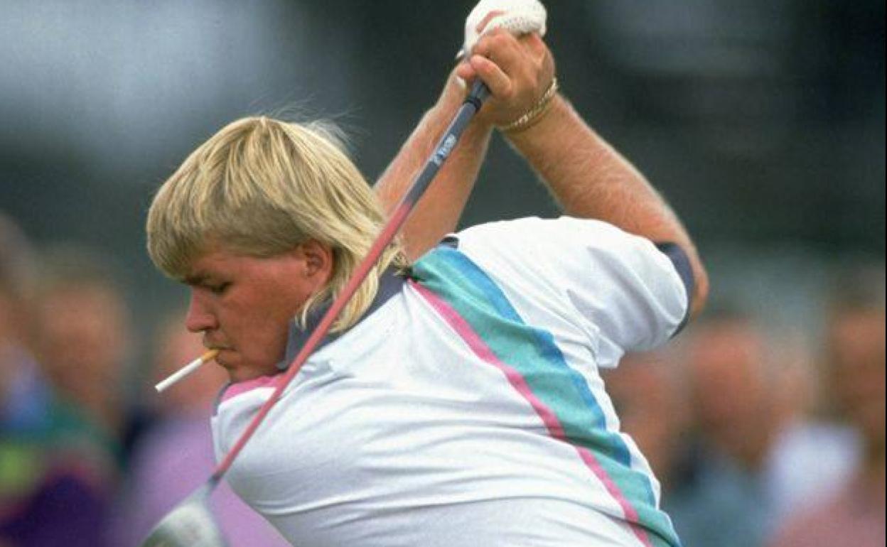 John Daly jokatzen zigarro batekin ahoan.