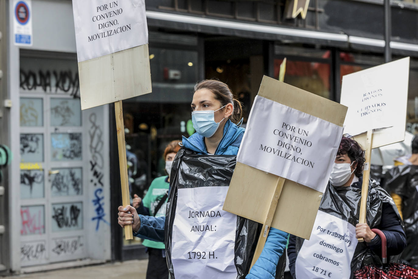 Primer día de huelga en las residencias privadas por unos salarios que no llegan a mileuristas. 