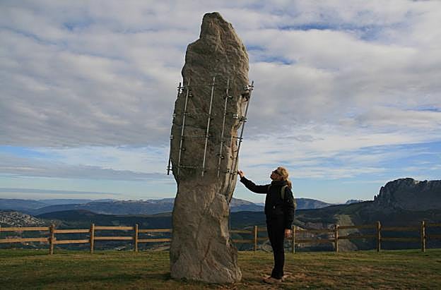 El menhir de Kurtzegan es uno de los más altos del continente.