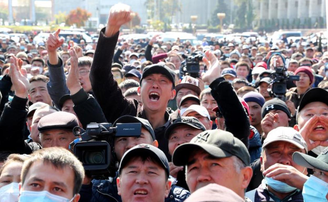 Por tercer día consecutivo, las protestas continuaron este miércoles en Bishkek.