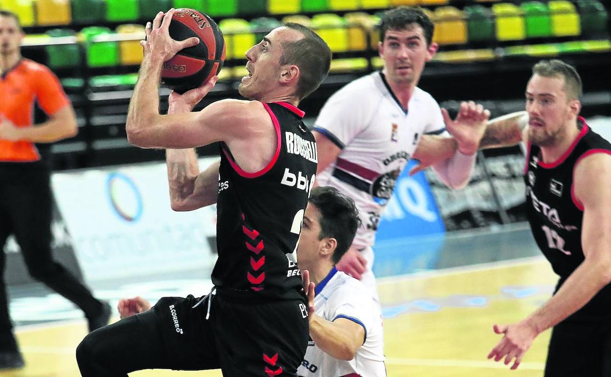 Rousselle se dirige a la canasta del Obradoiro en el triunfo de la semana pasada.