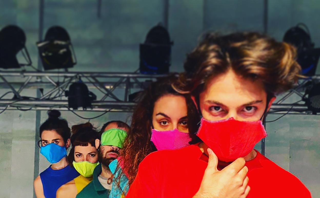 El equipo artístico, con la directora, Graciela Dóniz, en primer término. 