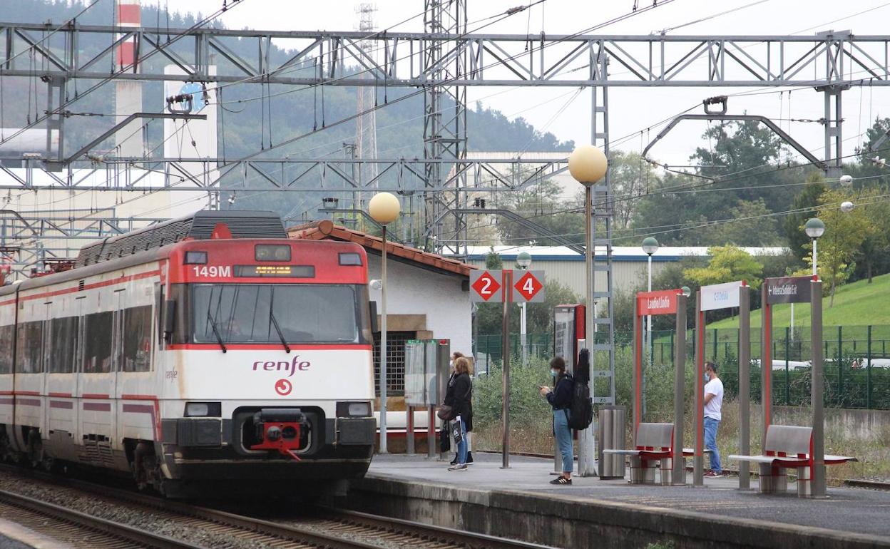 La línea de tren entre Llodio y Bilbao sufre suspensiones a diario. 