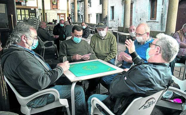 Euskadi, una isla rodeada de territorios que ya han aplicado confinamientos