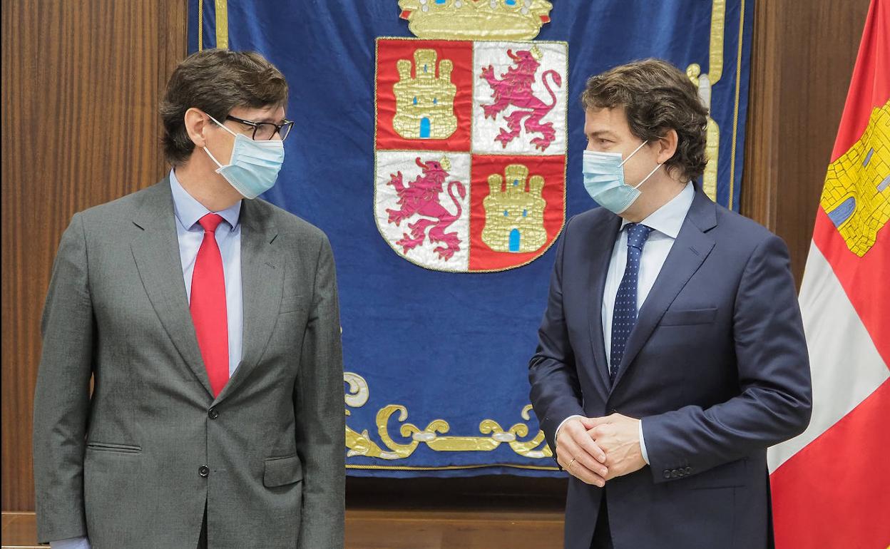 El ministro de Sanidad, Salvador Illa, y el presidente de la Junta, Alfonso Fernández Mañueco. 