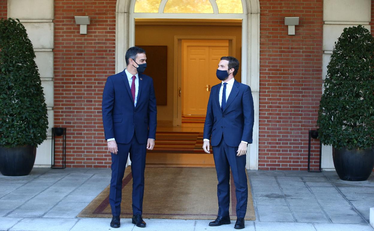 Sánchez y Casado, en La Moncloa.