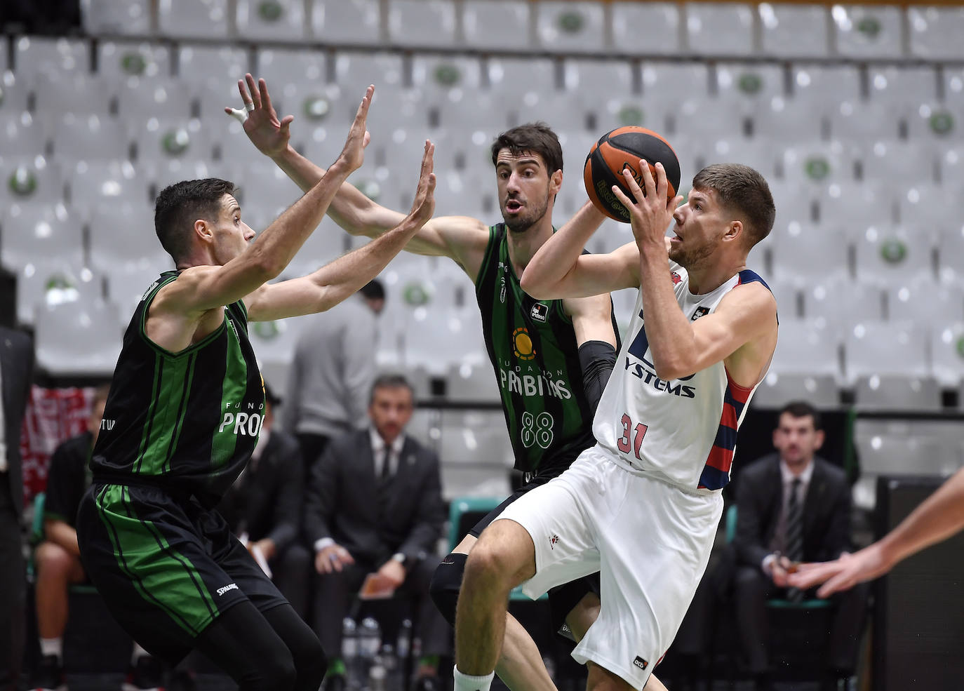 Fotos: El Joventut-Baskonia, en imágenes
