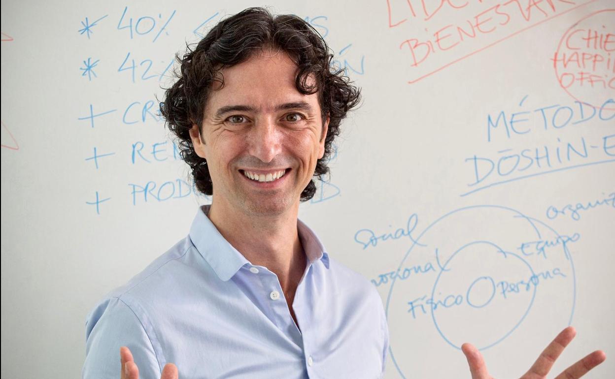 El escritor Andrés Pascual, en el Aula de Cultura de EL CORREO