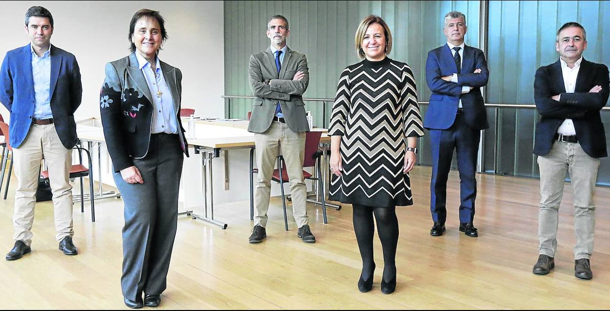 Mesa Redonda 'Las pymes frente a la crisis'. Los directores generales de SDA Factory, Iñaki Castresana; Bolueta Engineering Group, Lourdes Moreno; Added Value Solutions (AVS), Miguel Ángel Carrera; Tecuni, Tamara Yagüe; Amurrio Ferrocarril y Equipos (Amufer), Jon de Lapatza; y Orbea, Jon Fernández, explicaron cómo están vivendo esta crisis. 