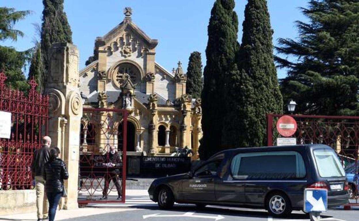 Se recomienda que la visita al cementerio en grupos familiares se limite a un máximo de 6 personas