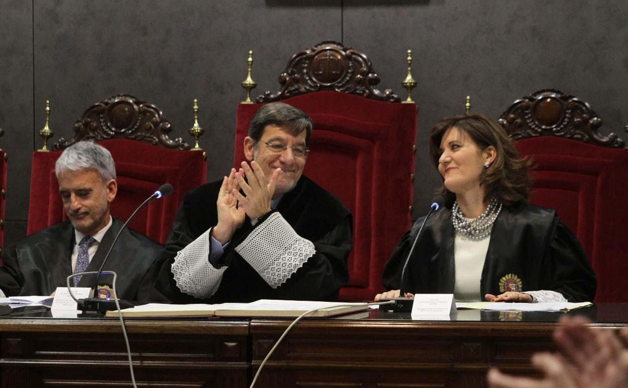 Juan Luis Ibarra, junto a Iñaki Subijana y Mercedes Guerrero. 