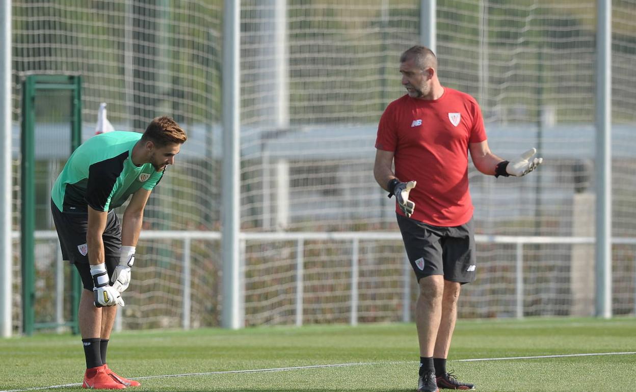 Aitor Iru, en un entrenamiento con Ezkieta el pasado verano.