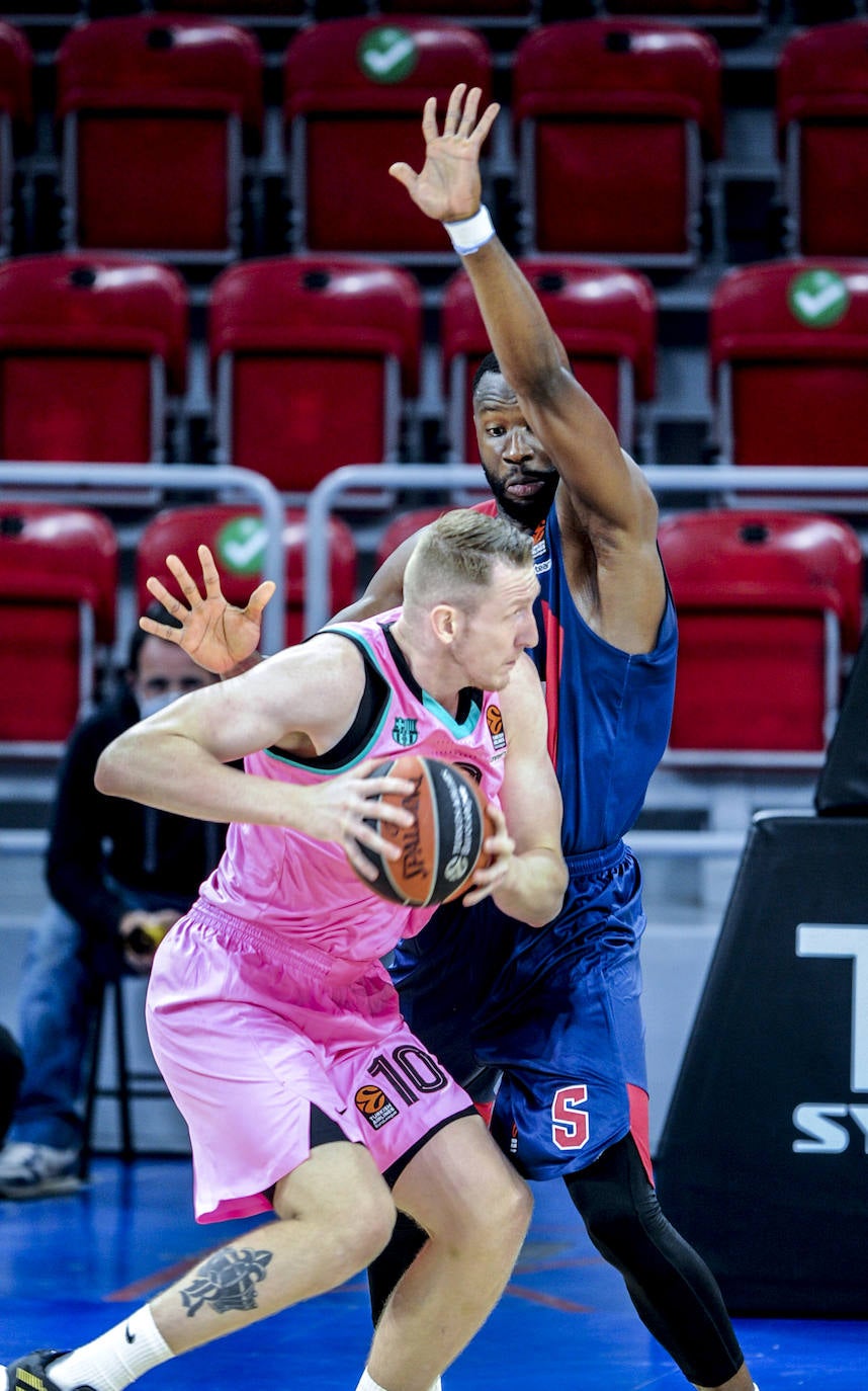 Las fotos del Baskonia - Barcelona de Euroliga. 