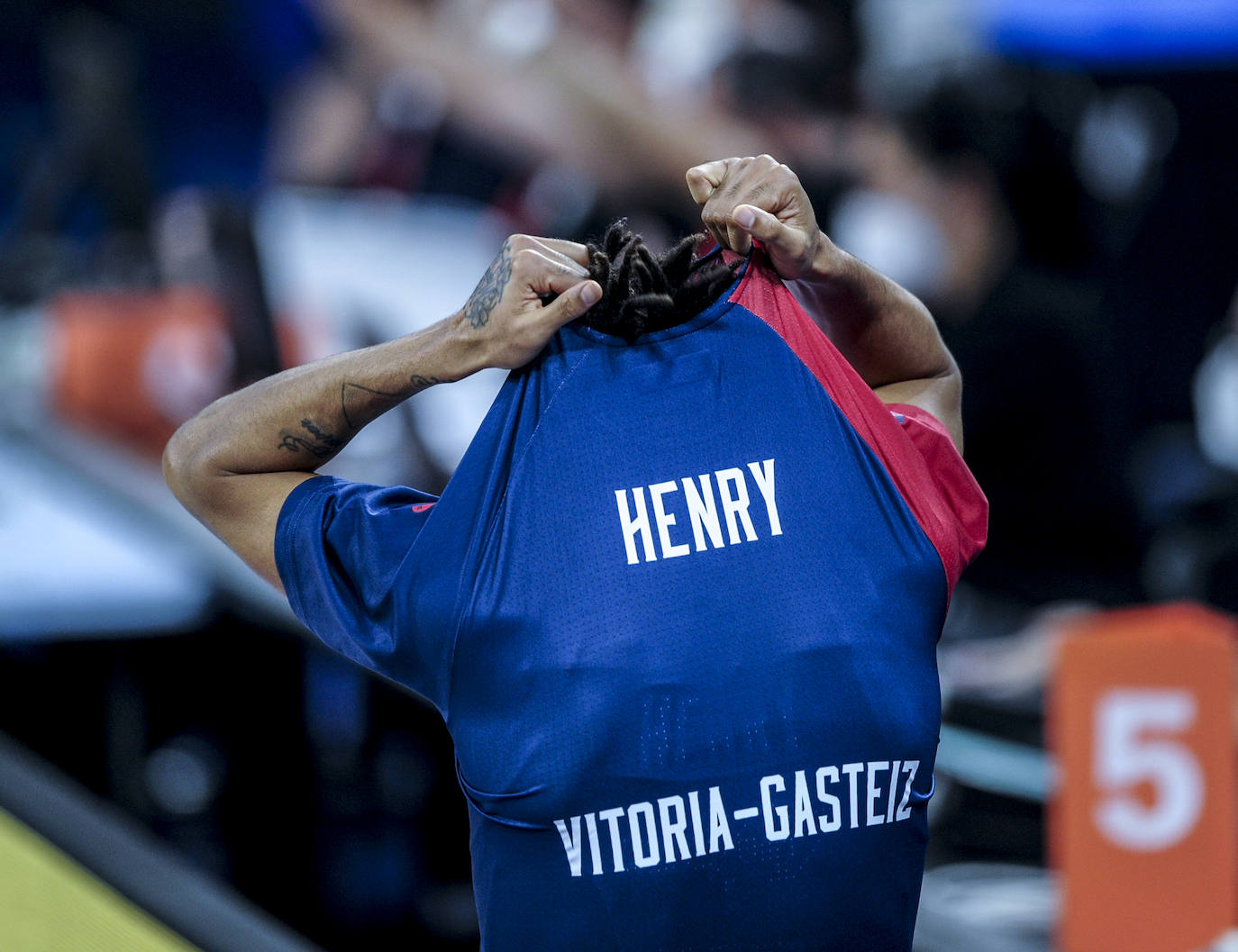 Las fotos del Baskonia - Barcelona de Euroliga. 