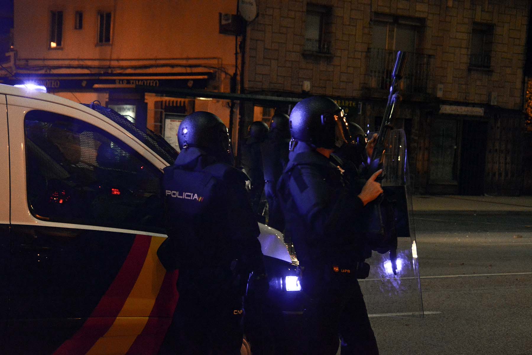 Fotos: La concentración contra las medidas anticovid acaba en batalla campal en Gamonal