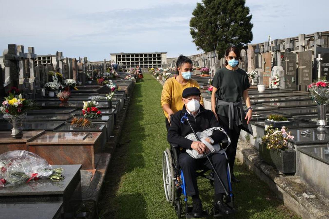 Cementerio de Getxo en el la Festividad de Todos los Santos