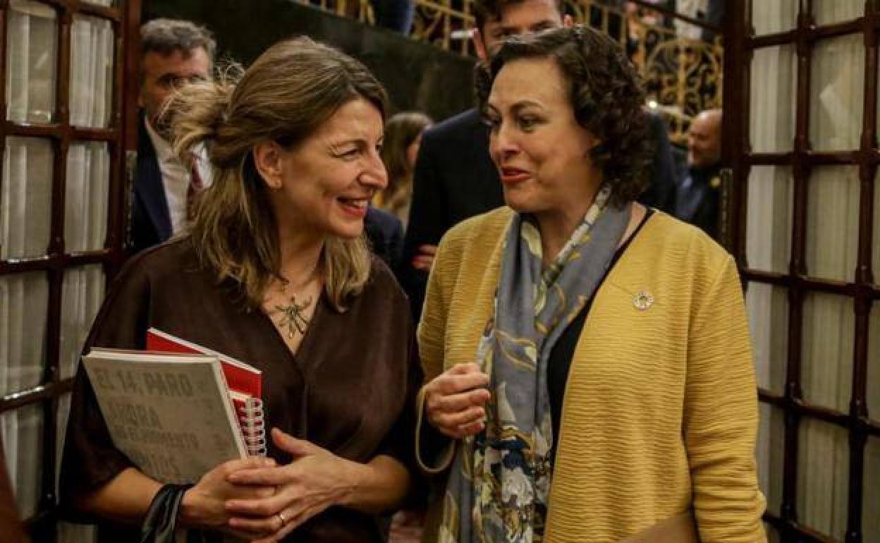 La diputada Magdalena Valerio y Yolanda Díaz, ministra de Trabajo y Economía Social. 