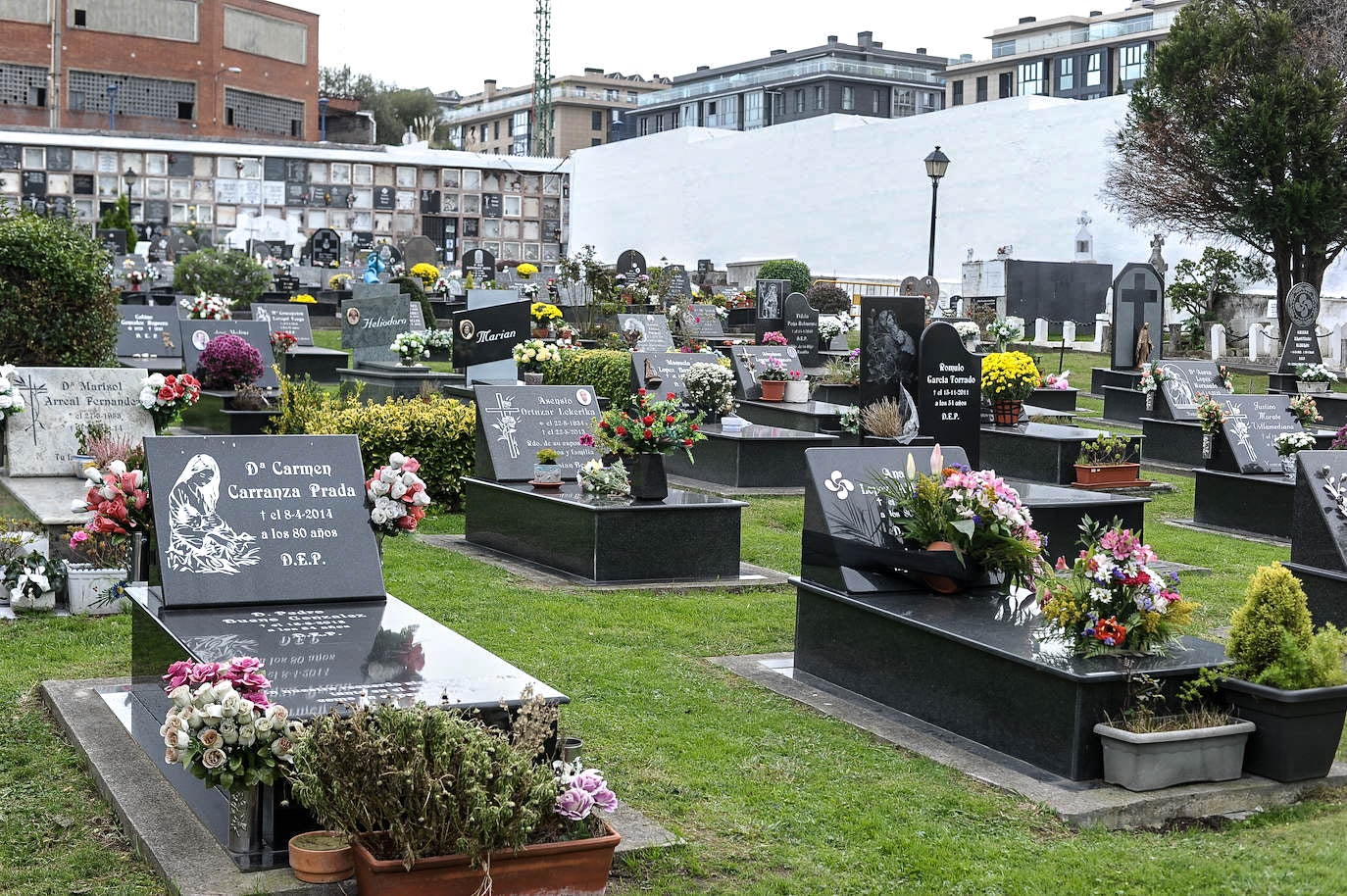 Cementerio de Portugalete, día de todos los santos de 2020, en estado de alarma por Coronavirus.