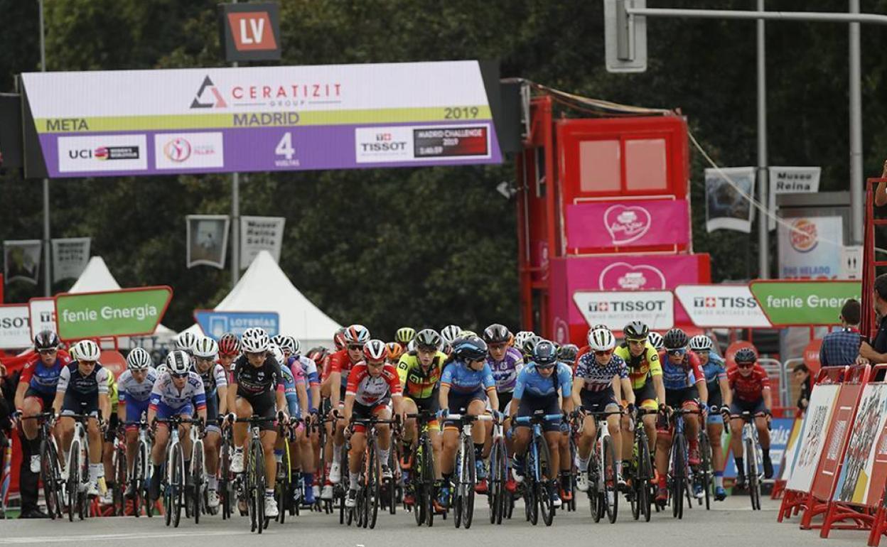 Ciclistas participando en la etapa de la pasada edición. 