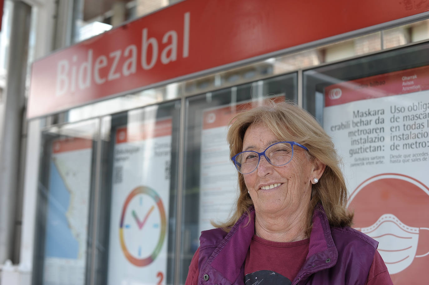 "Faltan cuartos de baño, a veces te encuentras mal y te tienes que salir, conozco a gente que le ha pasado. Recuerdo que la primera estación fue la de Erandio, mi pueblo. Nos quitaron de en medio las barreras que teníamos que atravesar para ir con los críos al colegio. Los pasos a nivel eran muy peligrosos y, encima, había dos, en el centro uno y el otro hacia Tartanga". 