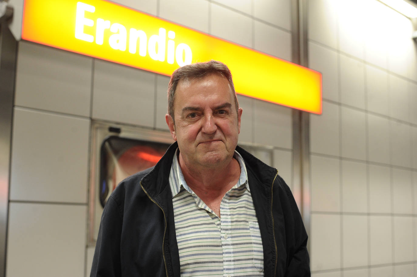 "Lo más positivo es que es muy accesible. Puedes ir a casi cualquier sitio de Bizkaia con cierta entidad de población. Recuerdo que, hace 25 años, esta fue la primera estación, ¡y en un pueblo de barro! Era una especie de parque de atracciones para los jóvenes del pueblo. Lo negativo... lo veo caro. No para mí, que soy jubilado y no hay manera de gastar diez euros en la 'Barik', pero sí en general para los viajes que no son cortos".  