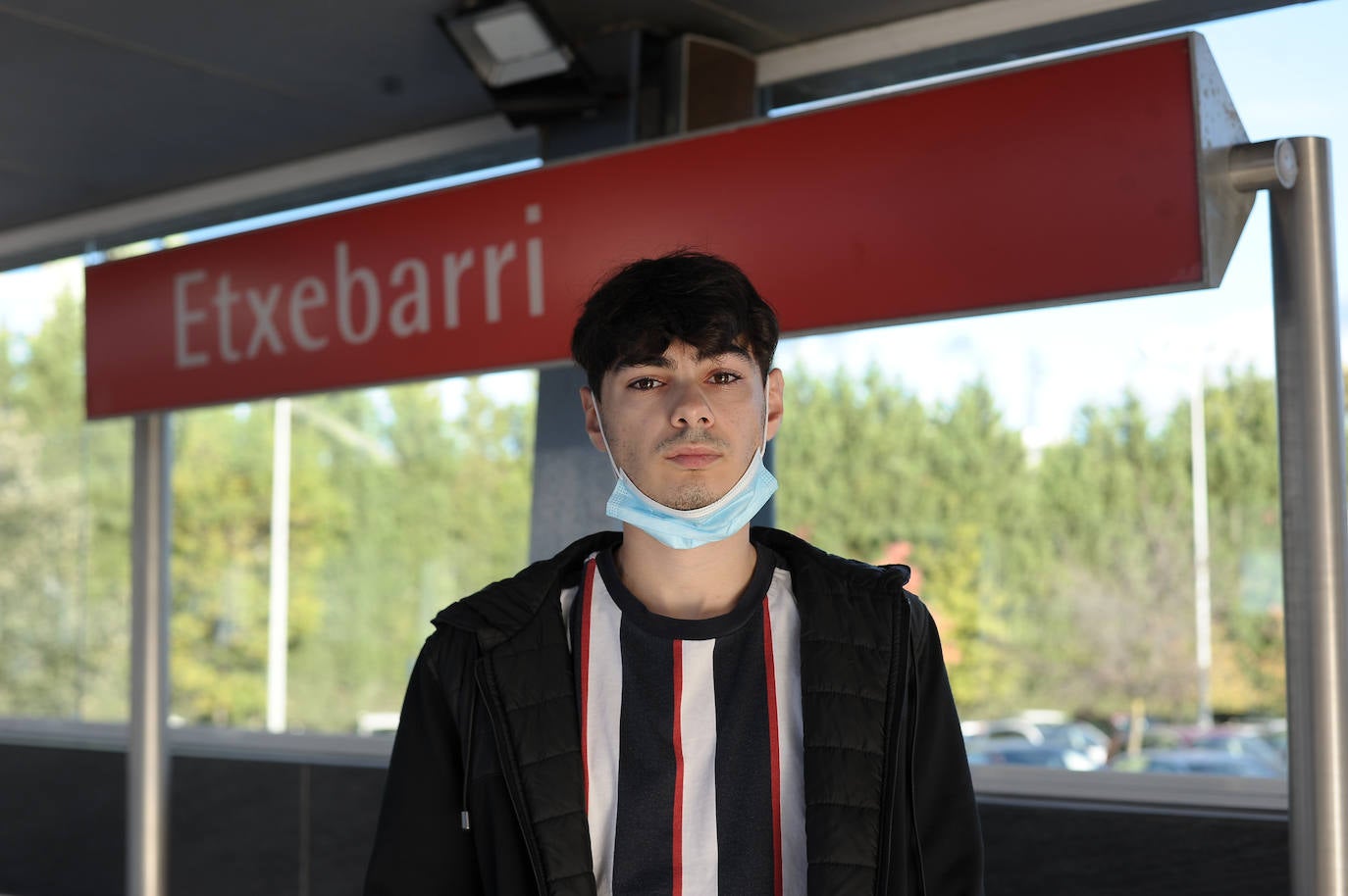 "Vivo en San Antonio de Etxebarri y voy a la autoescuela en Basauri. Suelo coger bastante el metro y, cuando tenga coche... depende. Para ir a Bilbao seguramente  iré en metro, pero para ir a otros sitios lo pensaré. Pero por las noches los fines de semana, con los amigos, también lo seguiré cogiendo. Va siempre muy lleno a esas horas". 