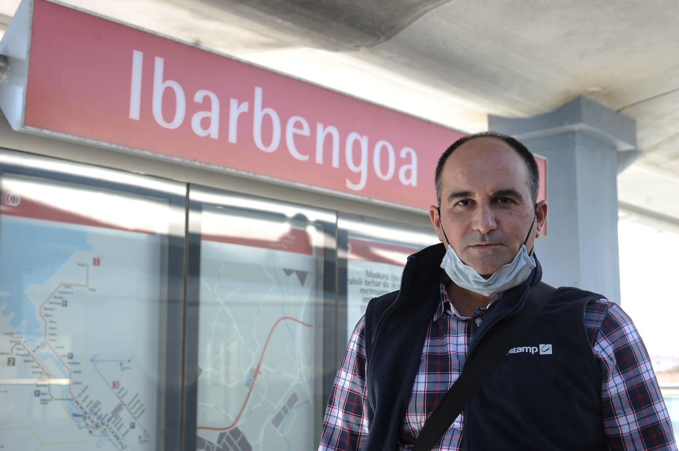 "Esta estación no la entiendo. Hasta hace poco el metro pasaba de largo por aquí hasta que un día vi que paraba, ¡anda!". 