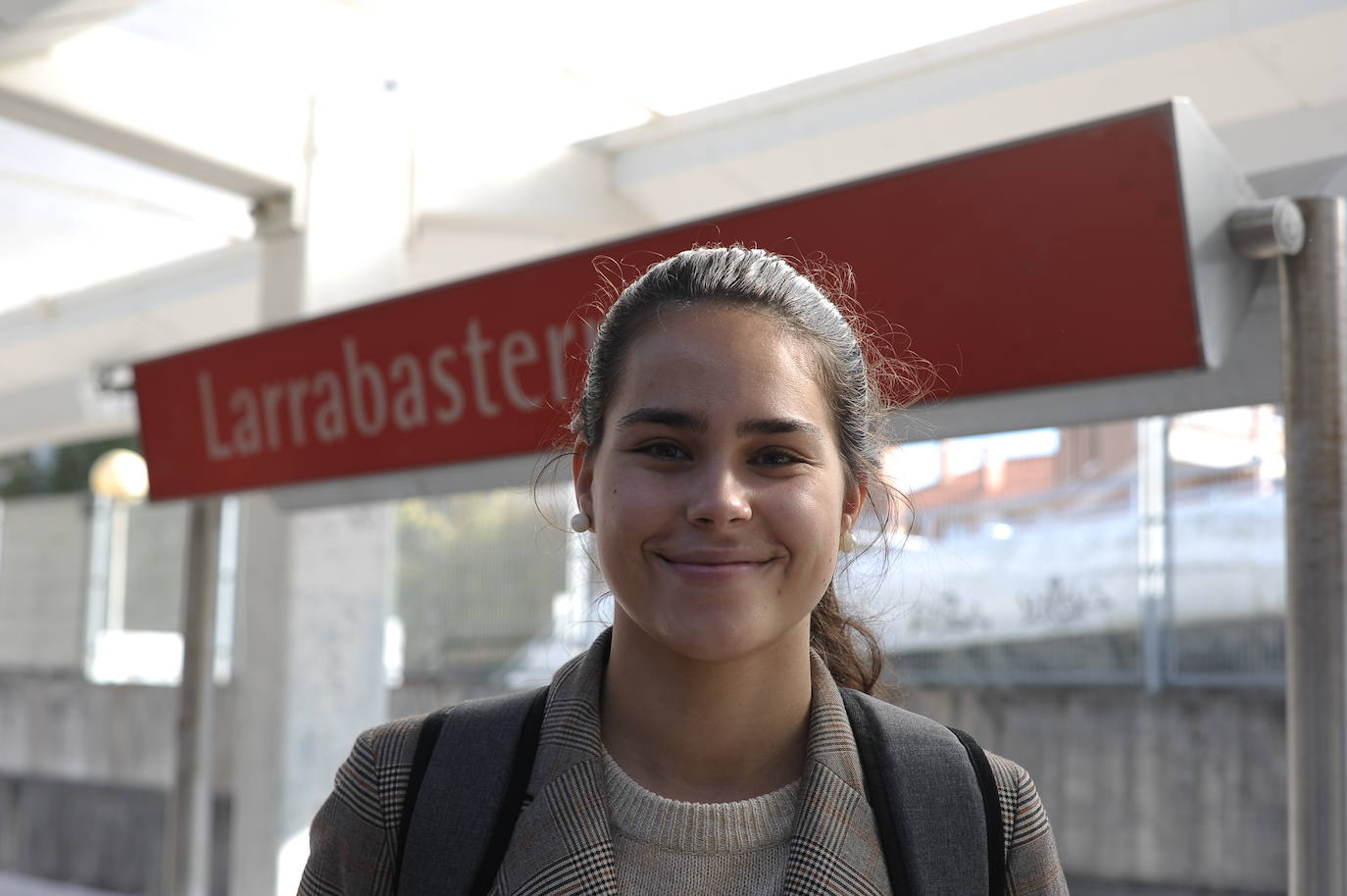 "Viajo sola en el metro desde que estaba en quinto de Primaria, para ir al colegio en Algorta. En cuanto me enseñaron las paradas, me aprendí el trayecto. Es cómodo, accesible y mucho más ecológico que coger el coche". 