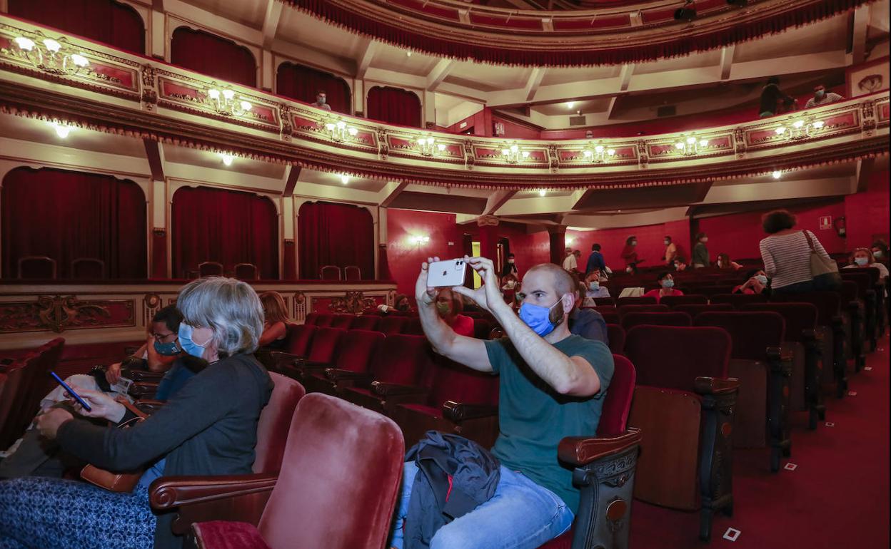 El Teatro Principal ya tuvo que adelantar la hora de inicio de dos obras la semana pasada para cumplir el toque de queda. 