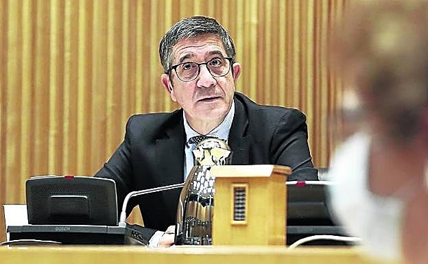 López presidió la Comisión de Reconstrucción en el Congreso. 