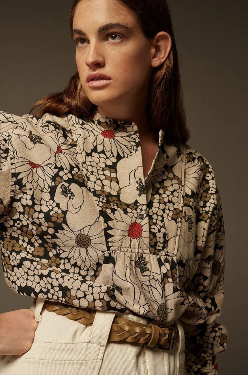 Blusa de algodón con manga larga y estampado floral. Disponible en las tiendas bilbaínas N32, situadas en las calles Ledesma y Doctor Achúcarro. 