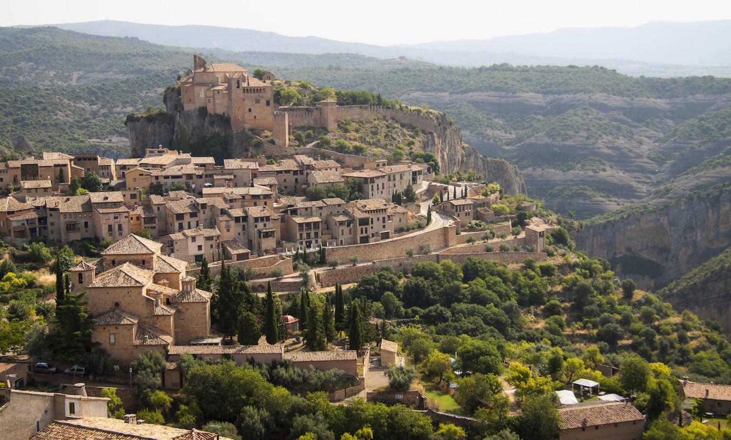 4.- Alquézar (Huesca, Aragón) | A 48 kilómetros de la ciudad de Huesca, se enclava la villa de Alquézar, ecaramada a 660 metros de altitud sobre una de las sierras paralelas al Pirineo.