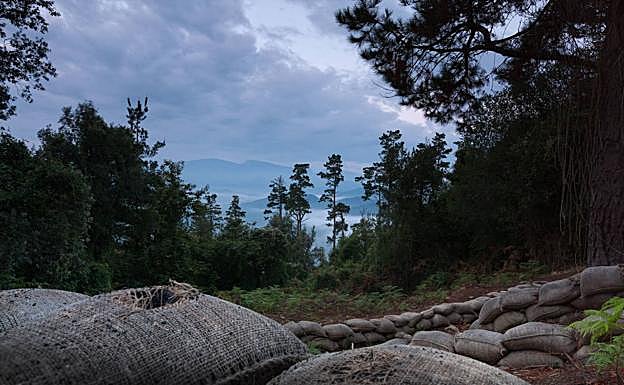 Los sacos terreros rememoran las trincheras de Leomatxa.