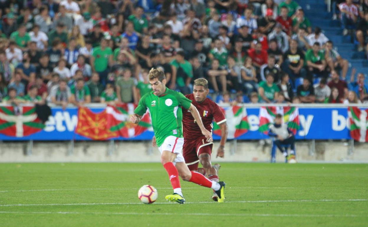 Manu, en el último encuentro de la Euskal Selekzioa jugado en Mendizorroza. 