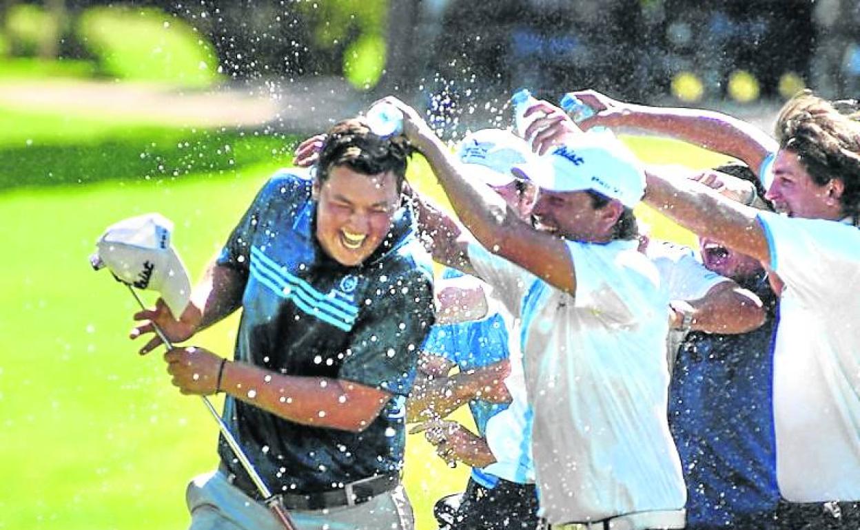 En el cielo. Gallegos, tras adjudicarse la plaza para el Masters. 