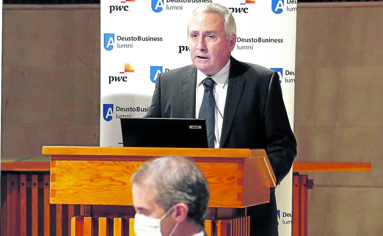 Iñigo Ucín, ayer en el campus donostiarra de la Universidad de Deusto durante su charla.