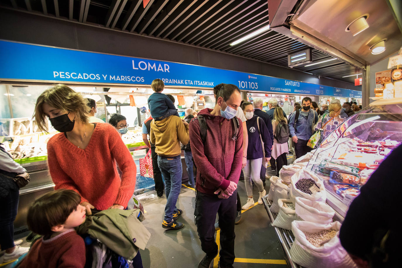 Fotos: Día de compras en Bilbao pese a la pandemia