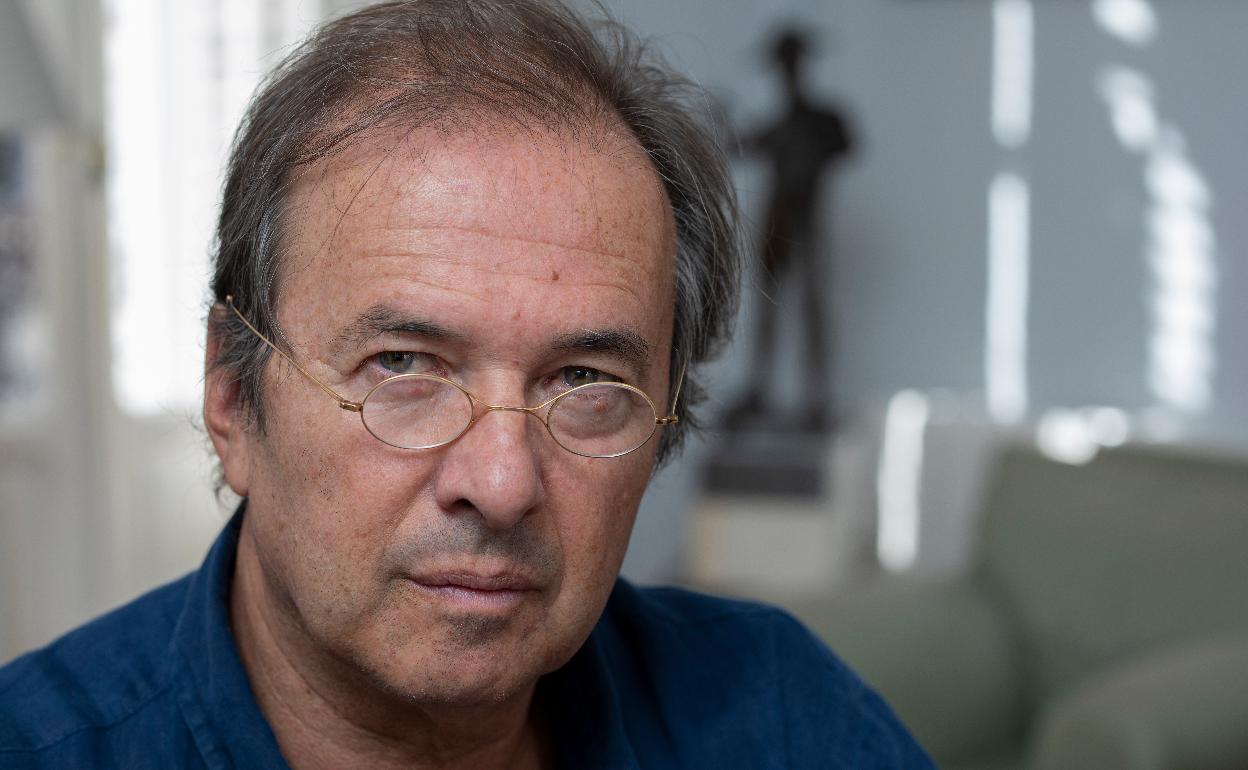 Sigue en directo el encuentro con el escritor Javier Moro