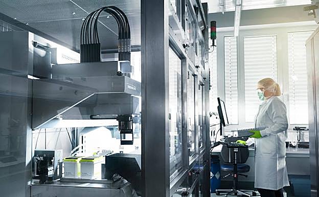 Los laboratorios prueban ya en humanos 45 prototipos de vacuna