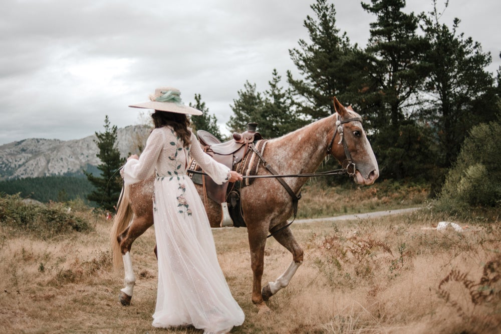 Fotos: La boda alternativa de Ismael (de «El conquistador del fin del mundo») e Iraia en el Valle de Arratia