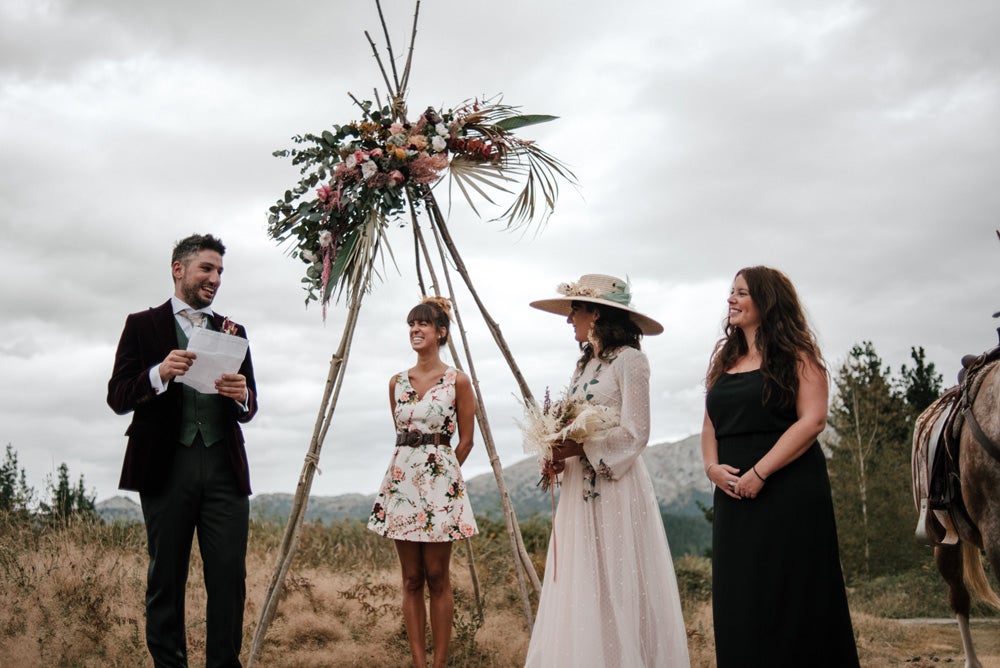 Fotos: La boda alternativa de Ismael (de «El conquistador del fin del mundo») e Iraia en el Valle de Arratia