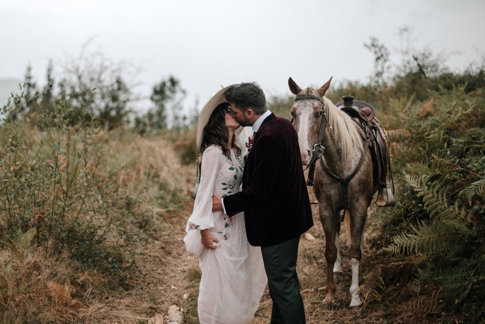 Fotos: La boda alternativa de Ismael (de «El conquistador del fin del mundo») e Iraia en el Valle de Arratia