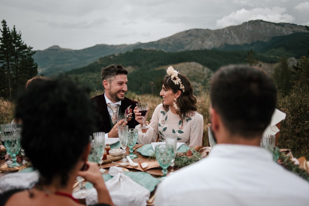 Fotos: La boda alternativa de Ismael (de «El conquistador del fin del mundo») e Iraia en el Valle de Arratia