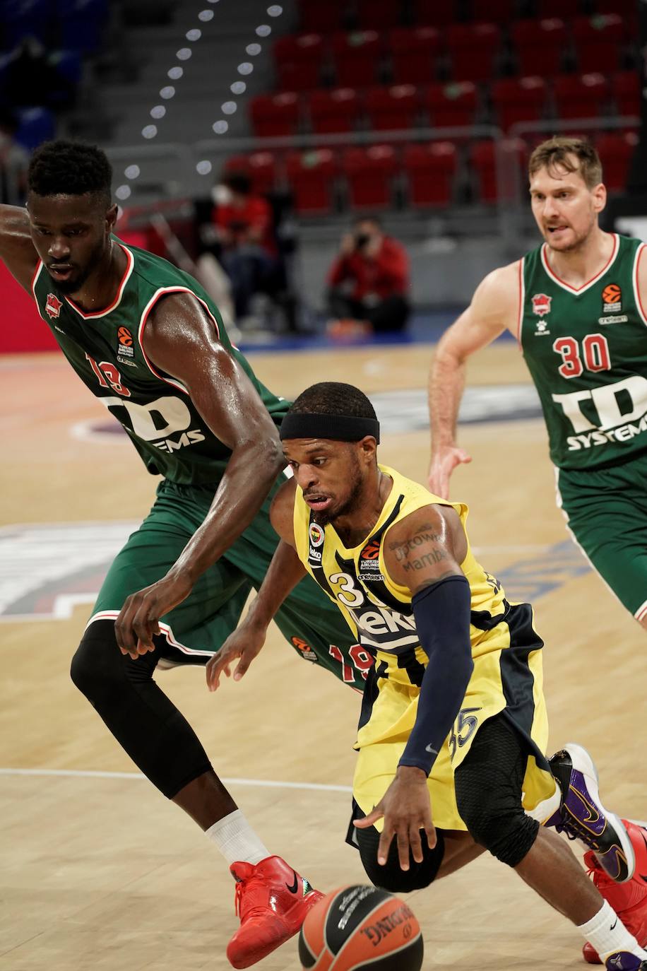 Fotos: El Baskonia-Fenerbahce, en imágenes
