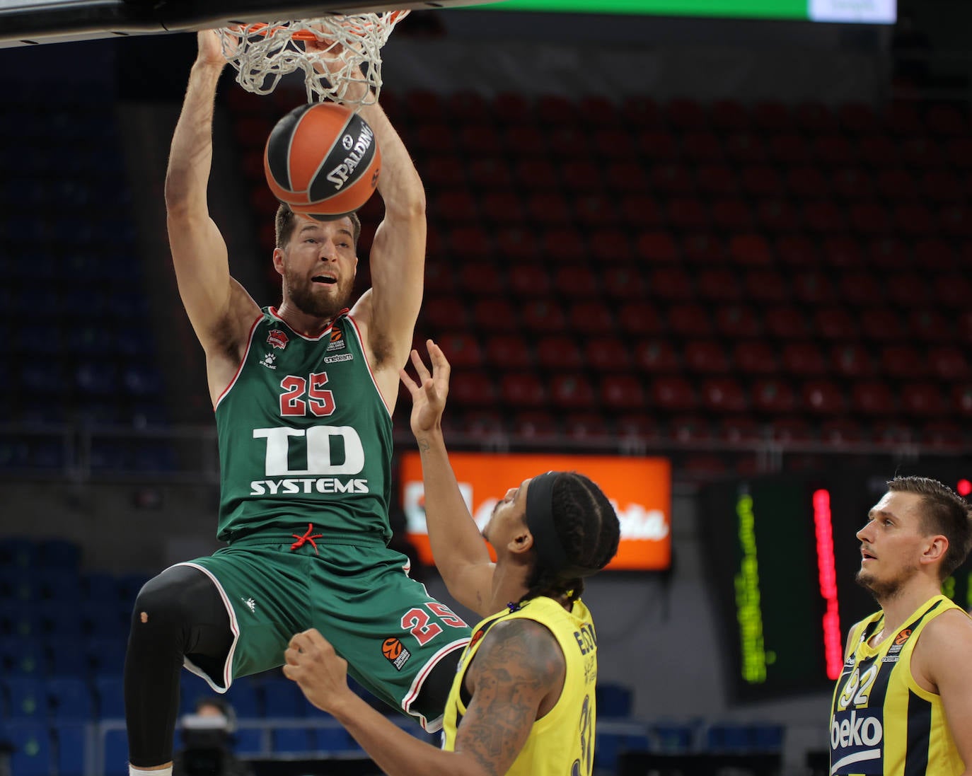 Fotos: El Baskonia-Fenerbahce, en imágenes