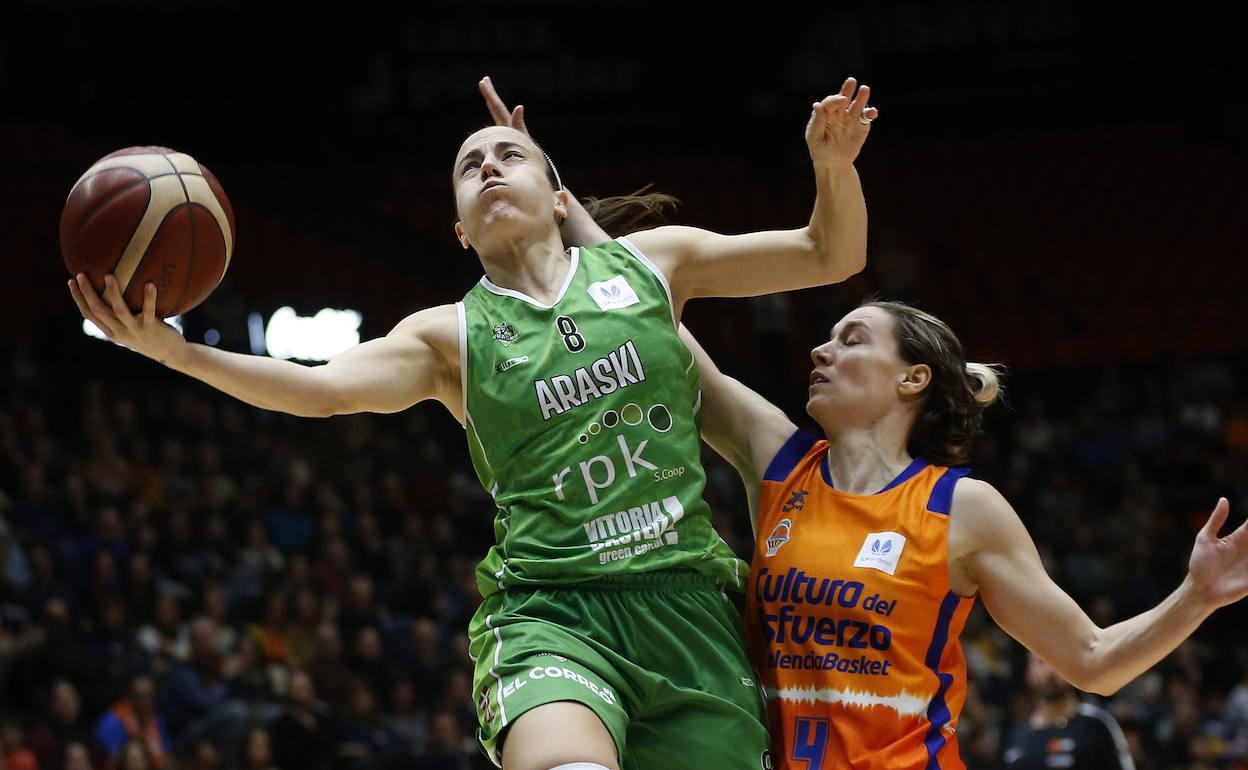 Asurmendi en el último duelo liguero entre el Araski y el Valencia, celebrado en La Fonteta en enero.  