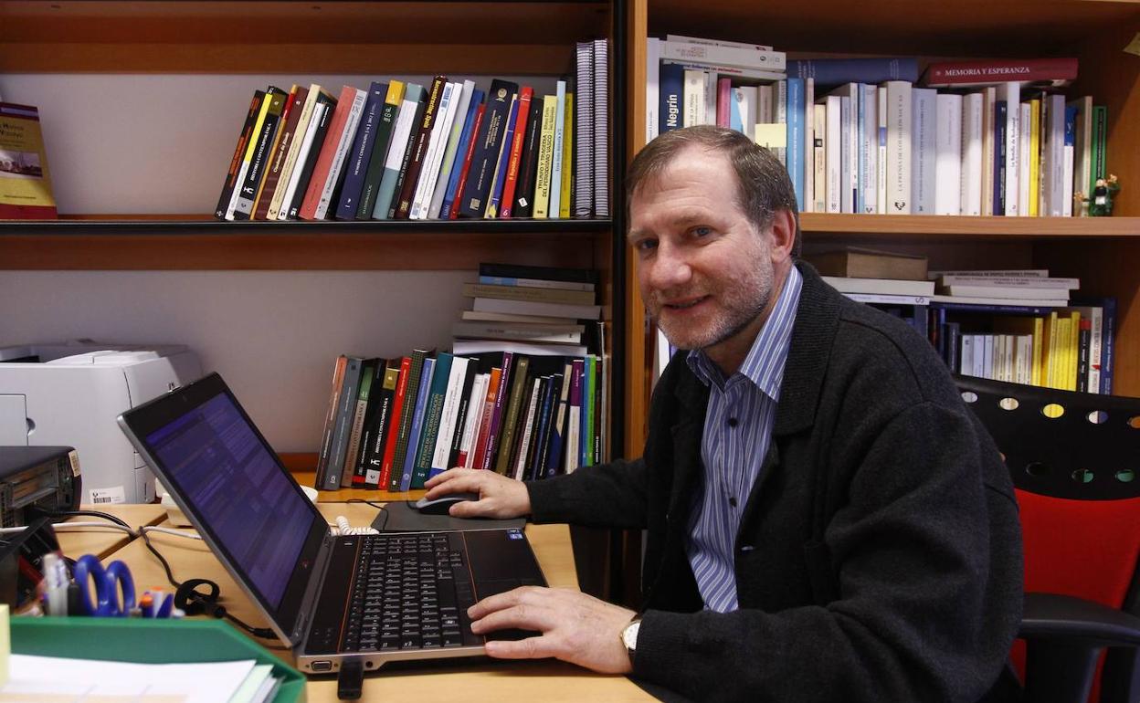 Santiago de Pablo es catedrático de Historia Contemporánea en la UPV/EHU. 