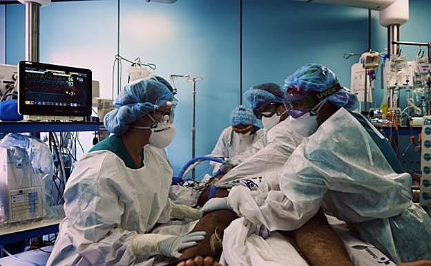 Imágenes reales de una UCI para concienciar a la sociedad vasca